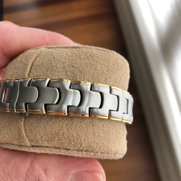 BNIB ladies Vetania watch - Picture 15 of 16